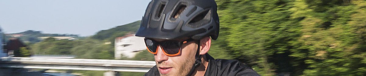 Un casque de vélo est un équipement de sécurité pour le cycliste.